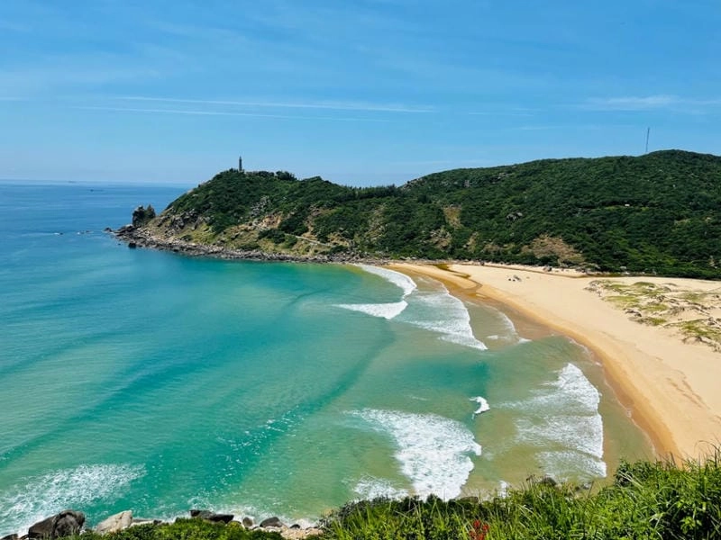 Vui chơi trên Vũng Rô bãi cát dài bất tận