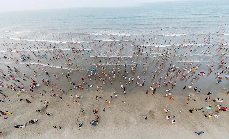 Trải nghiệm tắm biển Xuân Hải