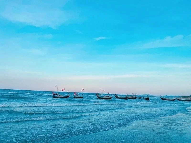 Đắm mình trong làn Xuân Thành biển xanh mát lạnh