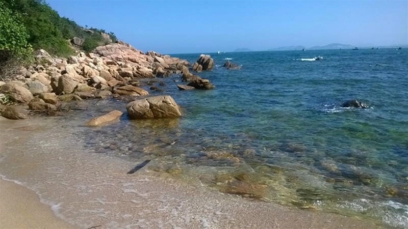 Bắt đầu khám phá Bãi Bụt thôi