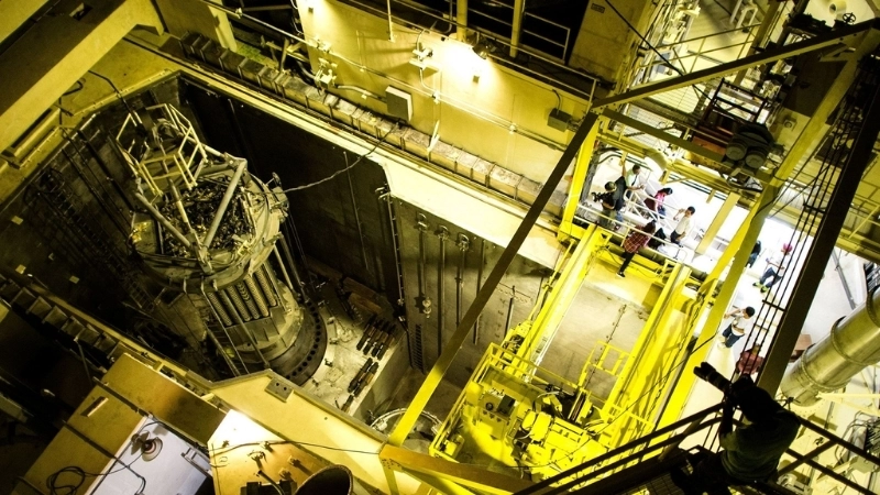 Bên trong lò phản ứng của một nhà máy điện hạt nhân