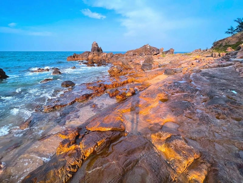 Vẻ đẹp biển Hoành Sơn hoang sơ