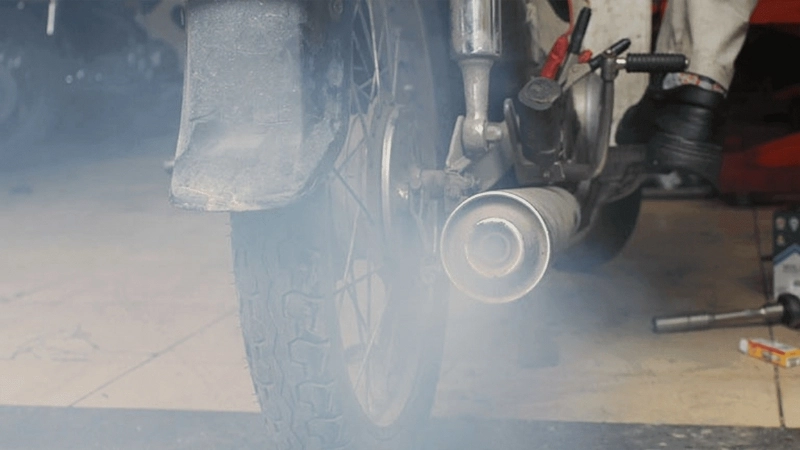 Tác hại khi xe máy xả khói trắng