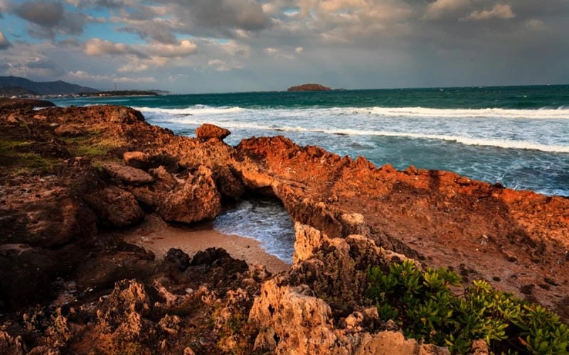 Trải nghiệm tắm biển Hòn Đỏ