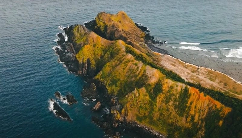 Đón bình minh Hòn Mỹ Giang