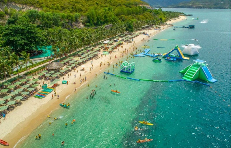 Thử tắm biển Hòn Tằm