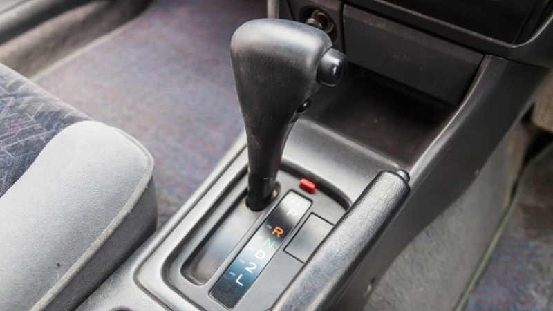 Cách xử lý khi hộp số ô tô bị kẹt số