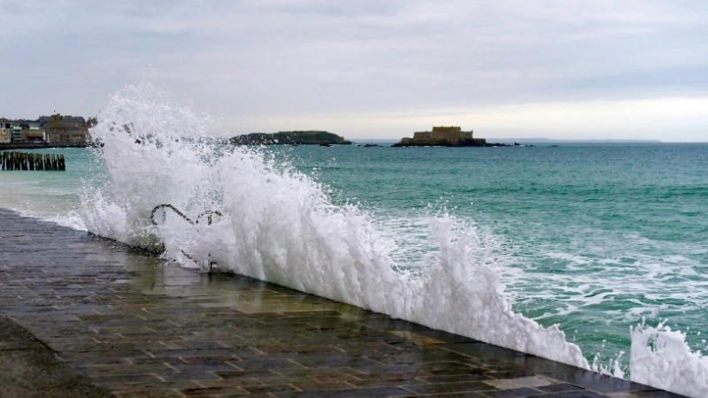 Lực hấp dẫn hoạt động không đồng đều trên hành tinh