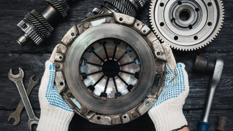 Cách xử lý và phòng ngừa ly hợp ô tô kêu khi đạp