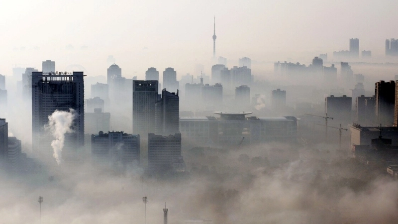 Một thành phố chìm trong làn sương ô nhiễm không khí dày đặc