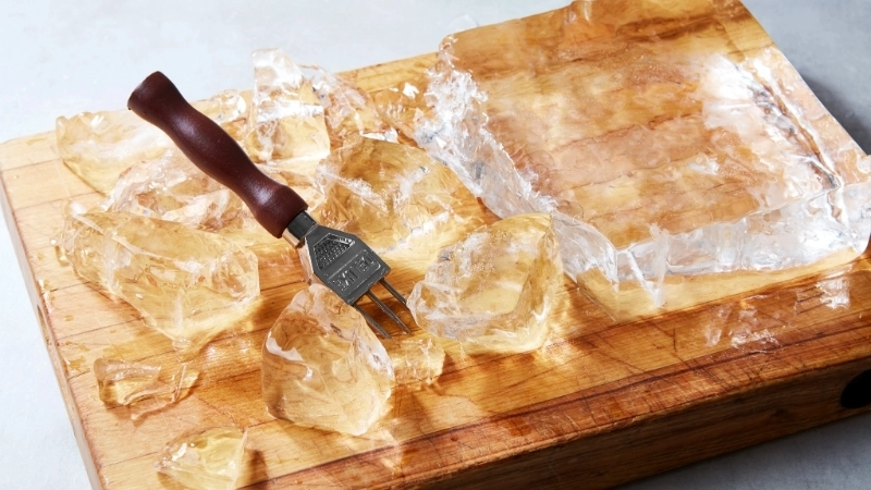 Nhiệt động lực học giải thích đá tan chậm trong dầu