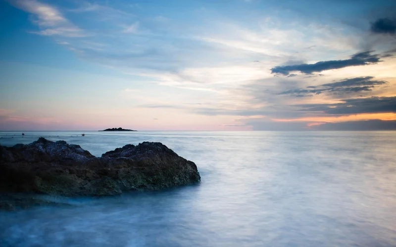 Tận hưởng không gian sống động cùng hình nền phong cảnh biển