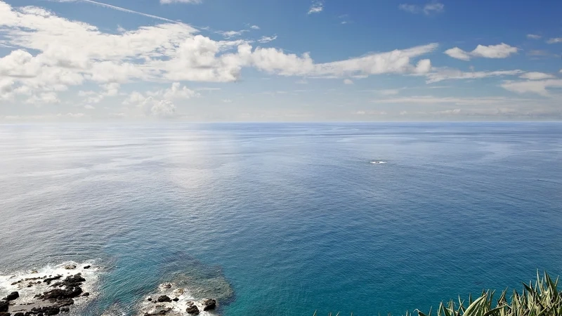 Trang trí màn hình với hình nền phong cảnh biển đẹp