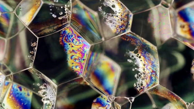  Quang học và hóa học kết hợp tạo màu sắc bong bóng xà phòng 