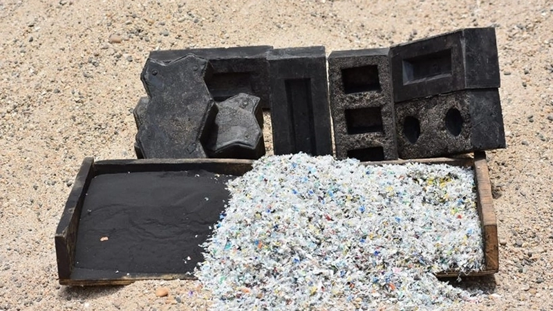 Sản phẩm gạch không nung làm từ vật liệu tái chế tại công trường