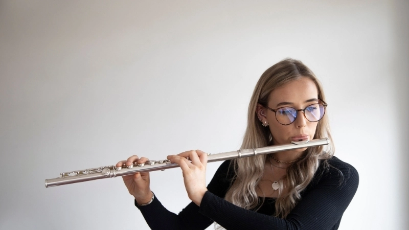  Sáo hoạt động dựa trên sóng âm tương tự gió trong vật lý