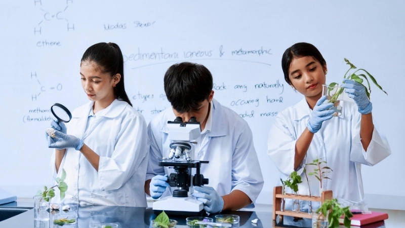 Tiềm năng và thách thức của sinh học tổng hợp