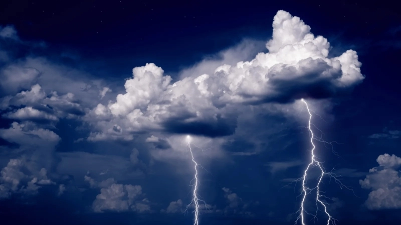  Tia sét rực sáng trong cơn giông, thể hiện sức mạnh tĩnh điện