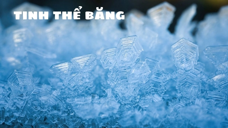  Tinh thể băng với các phân tử nước liên kết chặt chẽ trong cấu trúc lục giác