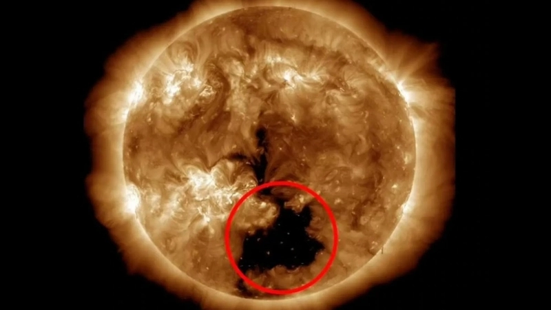  Vành nhật hoa rực rỡ của Mặt Trời, nơi có nhiệt độ cao một cách bí ẩn