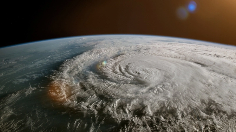 Vệ tinh về mắt bão, vùng thời tiết cực đoan lặng gió ở trung tâm