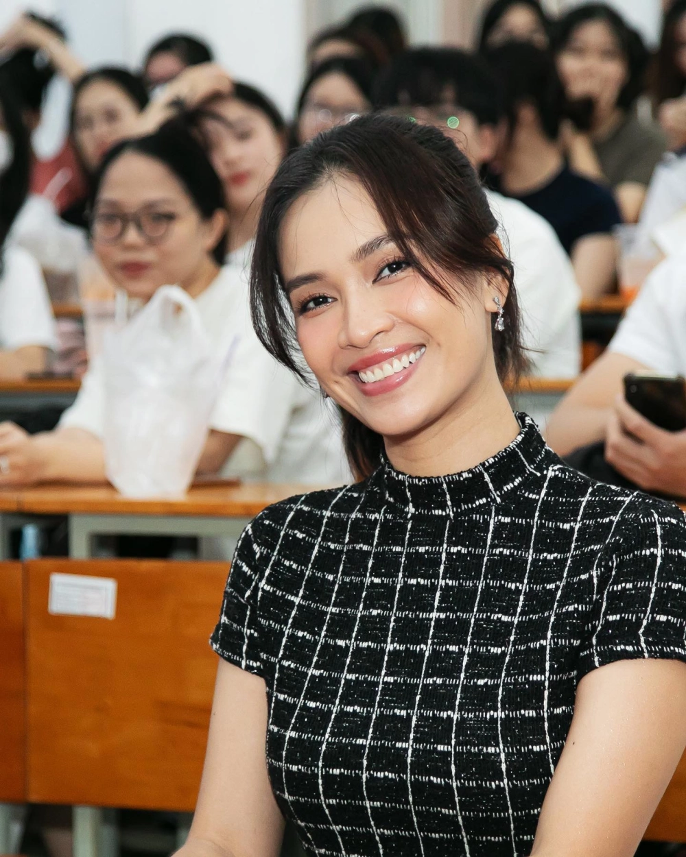 Ái Phương nữ ca sĩ nhạc sĩ và chị đẹp đa tài của showbiz Việt