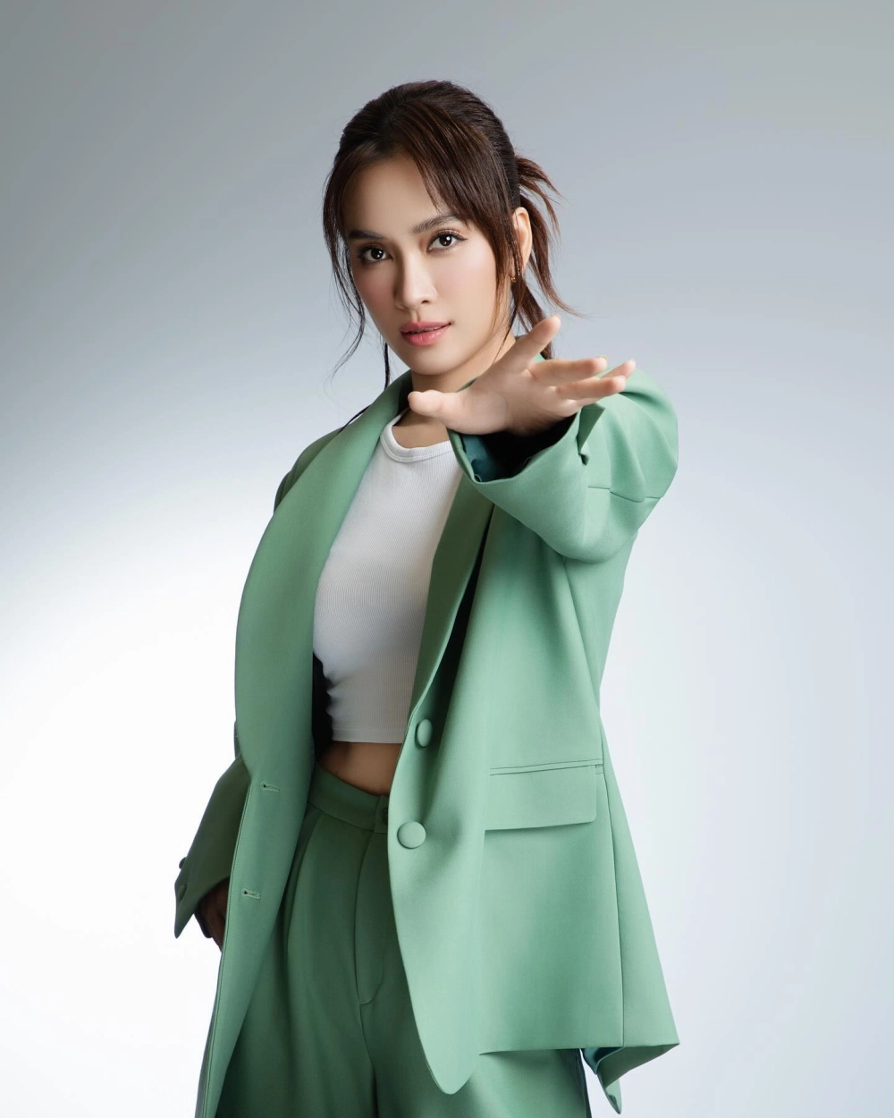 Nhạc Ái Phương tuyển tập những bài hát hay và ý nghĩa nhất