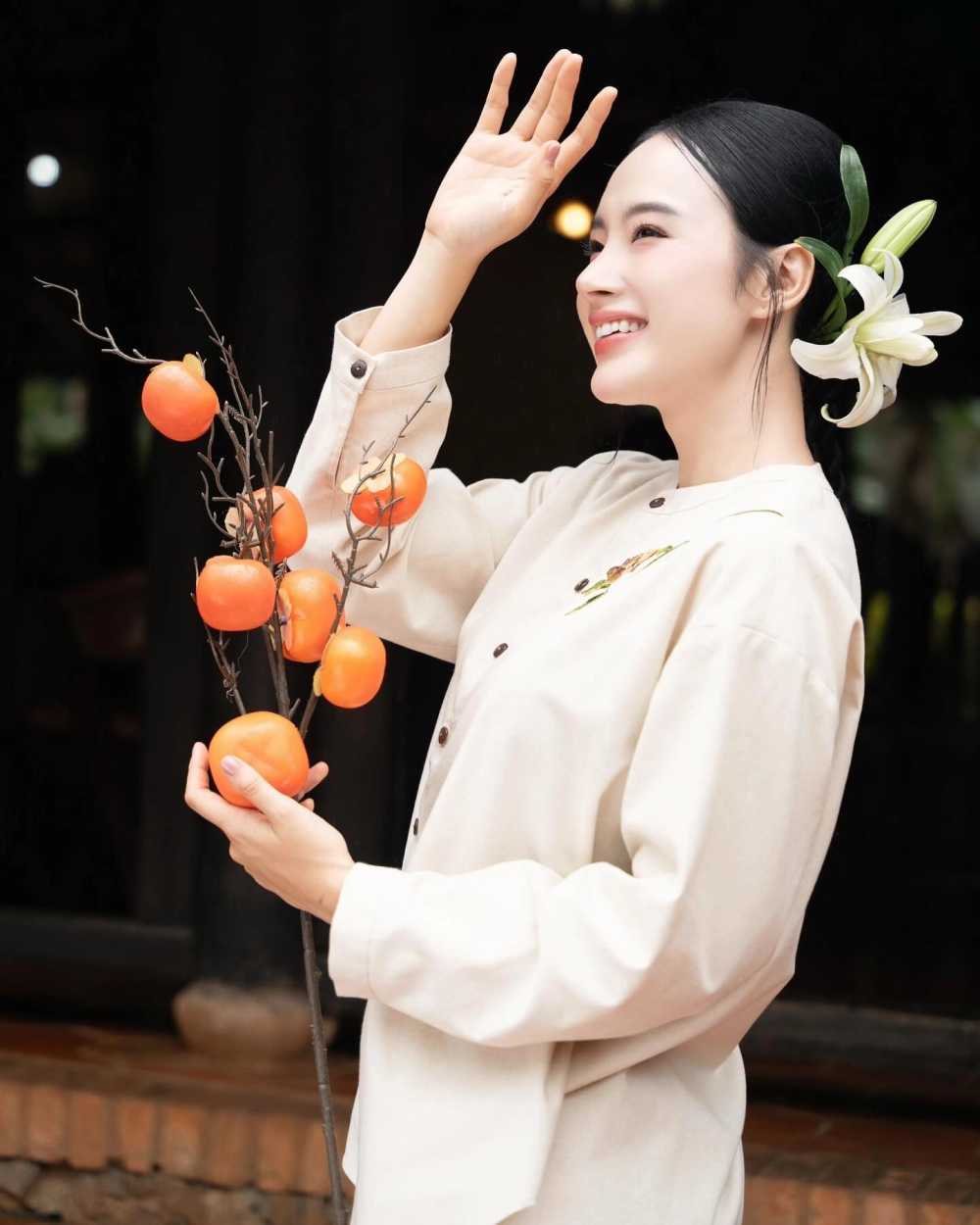 Angela Phương Trinh từng đóng phim gì nổi bật nhất là Mùi ngò gai, Người mẹ nhí