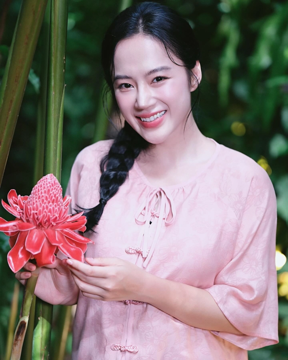 Diễn viên Angela Phương Trinh và gia tài phim ảnh từ lúc bé đến lớn