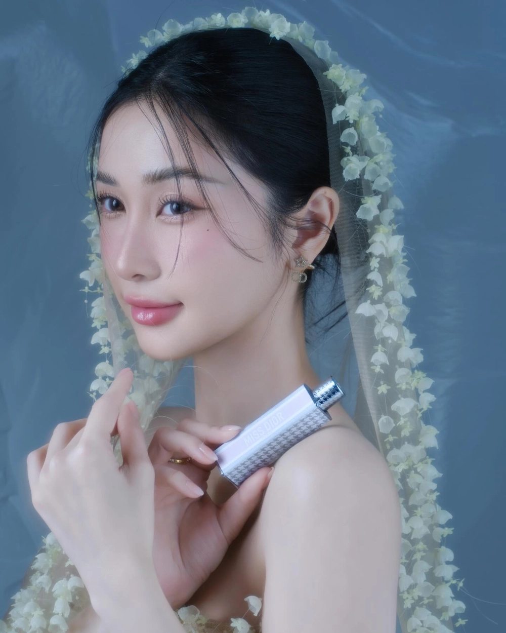 Hình nền gái cute đáng yêu và rực rỡ trên màn hình