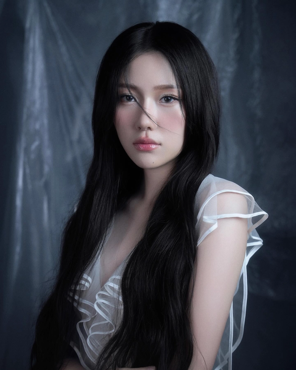 Năng lượng tích cực từ hình ảnh cô gái vui vẻ và yêu đời