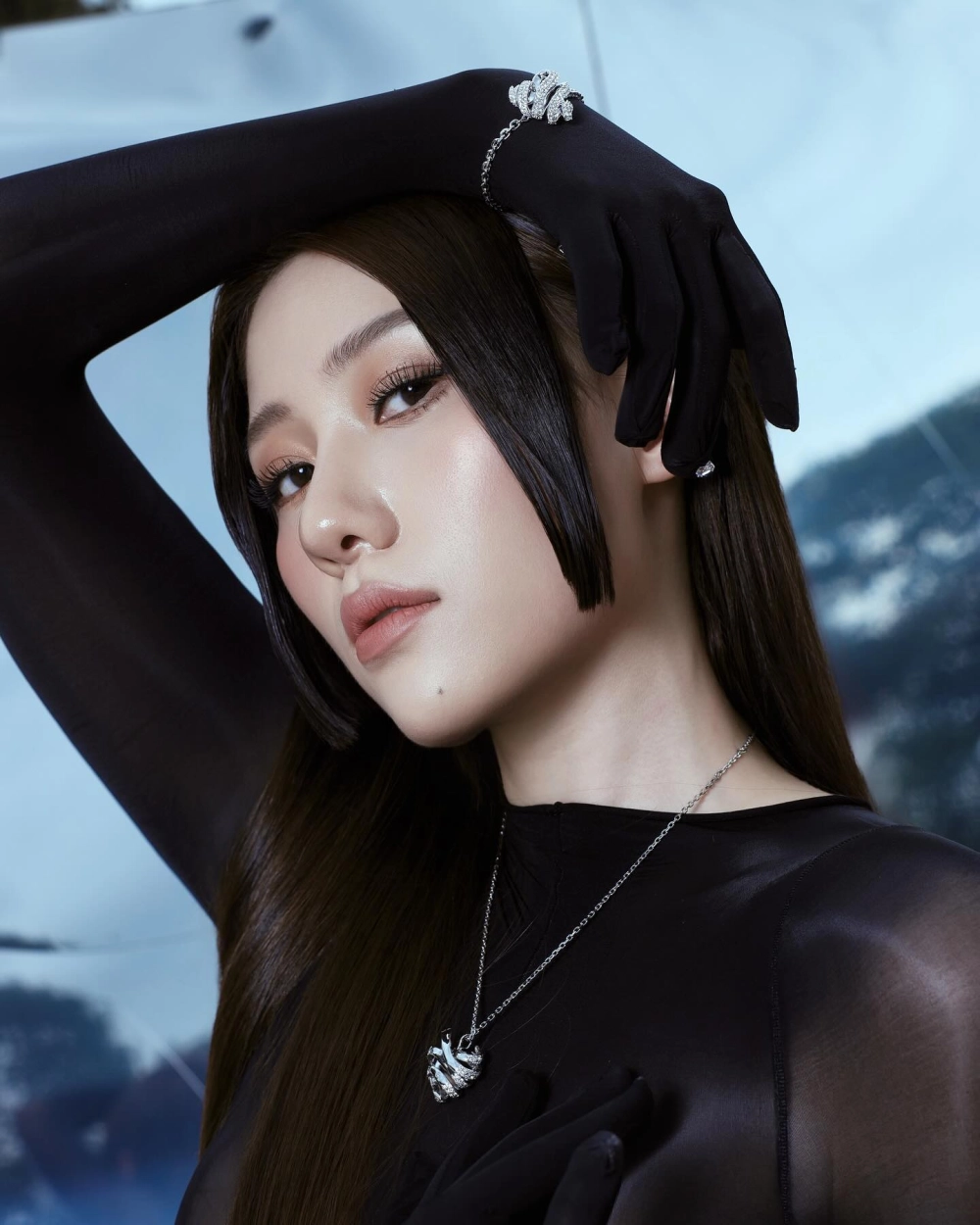 Tải ngay hình ảnh cô gái ngầu cá tính làm hình nền