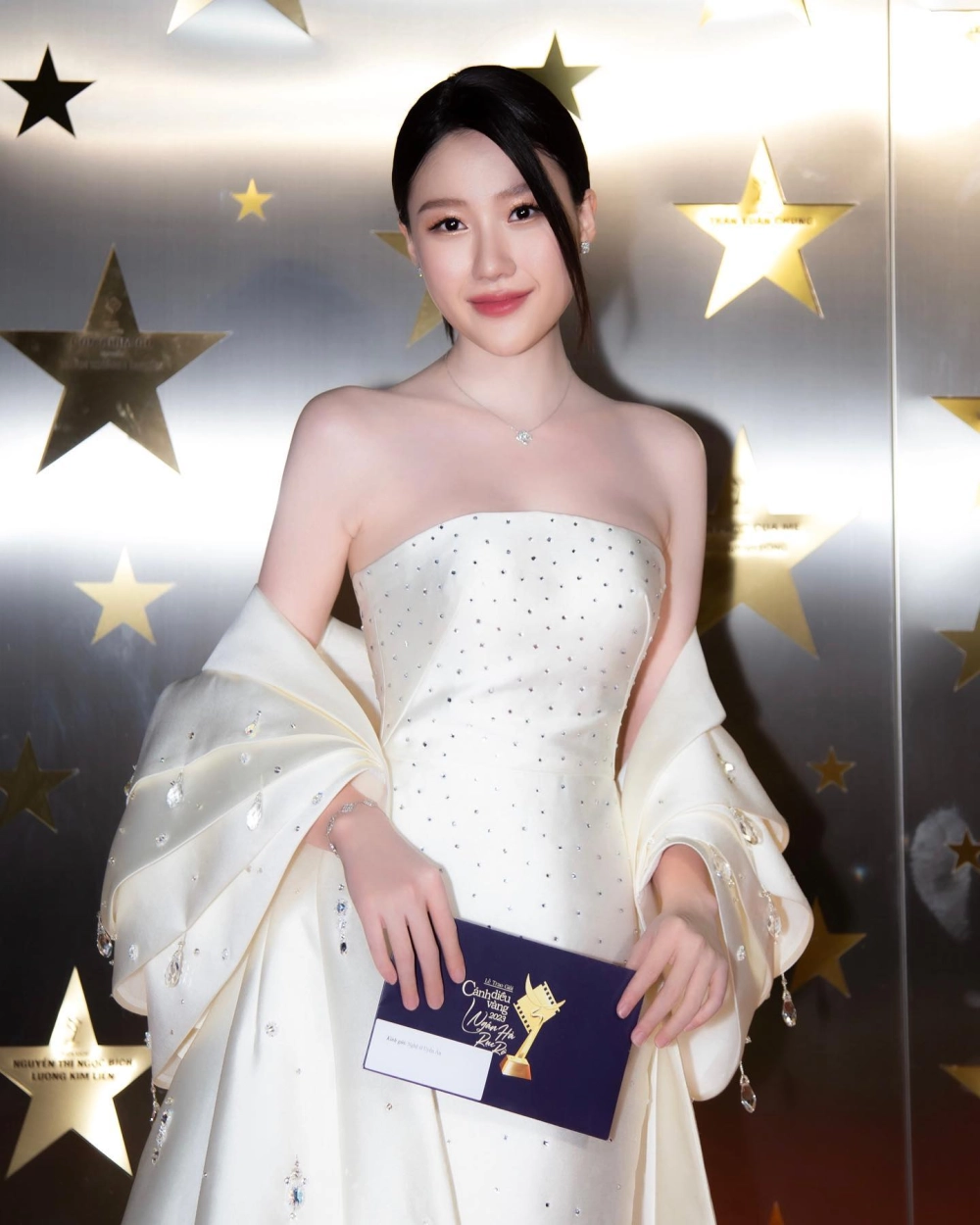 Hình nền gái xinh 4K cho điện thoại tươi sáng và đáng yêu