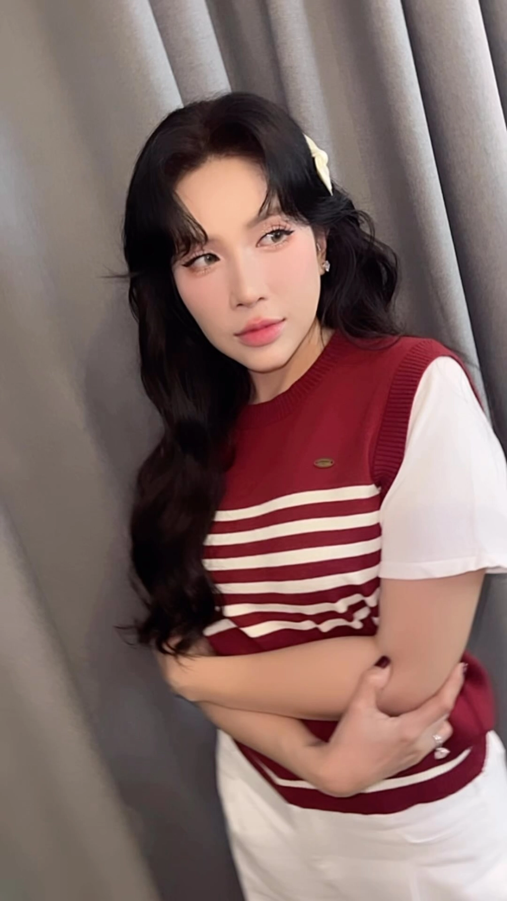 Tải hình nền gái xinh đẹp 4K tươi sáng và nổi bật phong cách