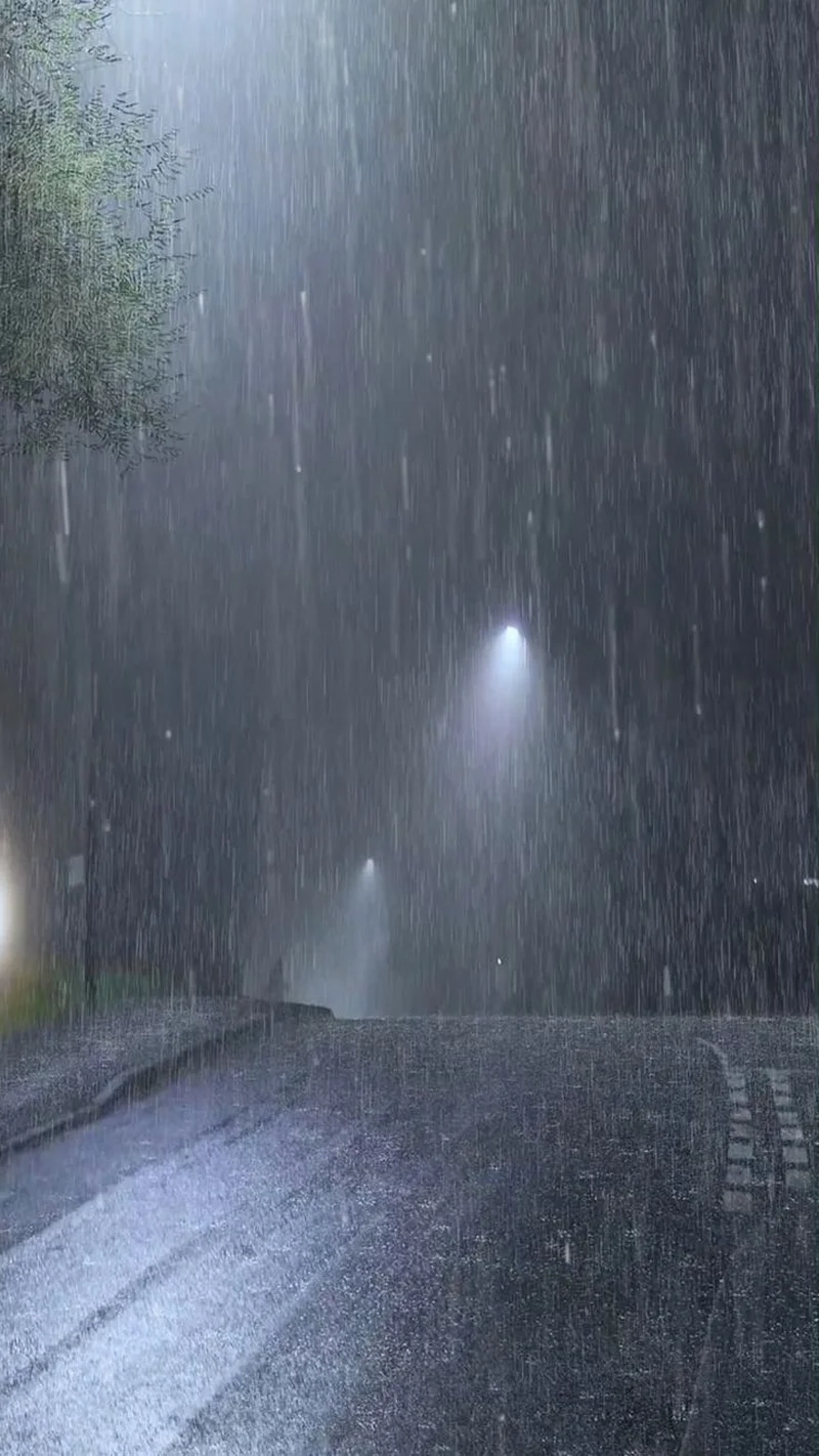 Thành phố ướt mưa tạo nên ảnh phong cảnh thành phố buồn