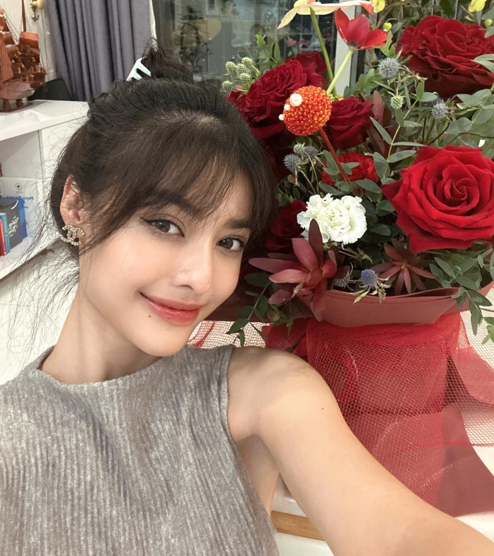 Avatar hình con gái tươi sáng và rạng rỡ mọi lúc