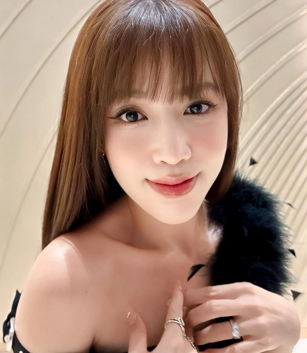 Ảnh đại diện cô gái đẹp dịu dàng và rực rỡ mọi lúc