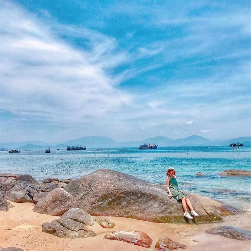 Thử tắm biển Xuân Thiều