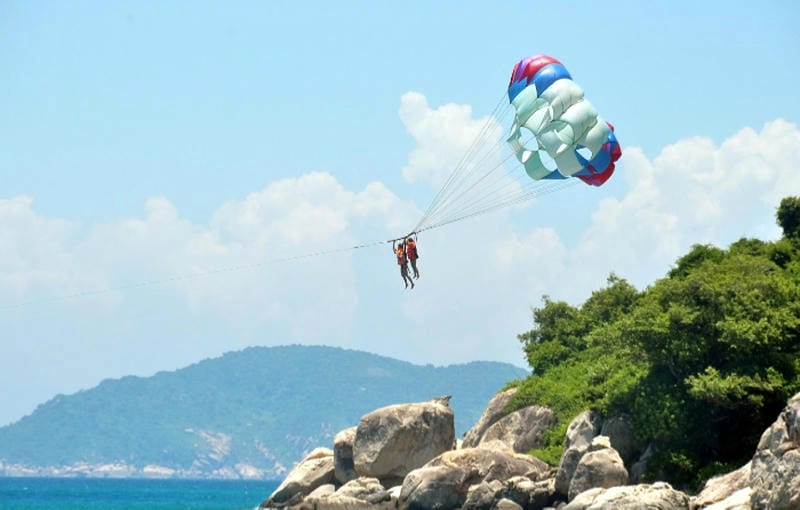 Thưởng thức hải sản Bãi Chồng