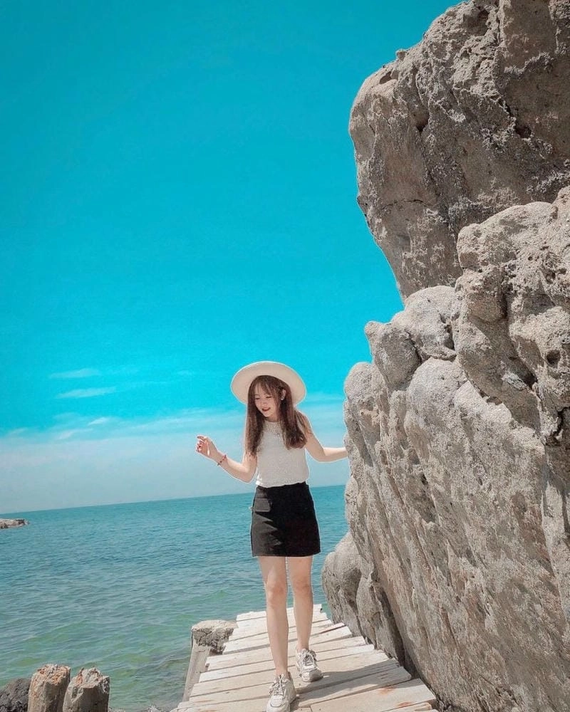 Đọc review Bãi Đá Đen chi tiết