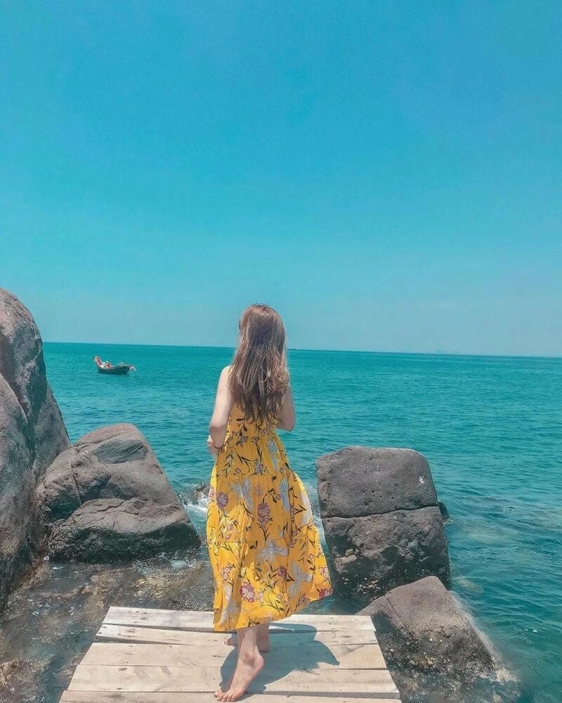 Khám phá trải nghiệm thú vị tại Bãi Đá Đen