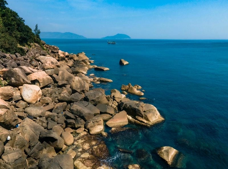 Ngắm hoàng hôn Bãi Đá Đen