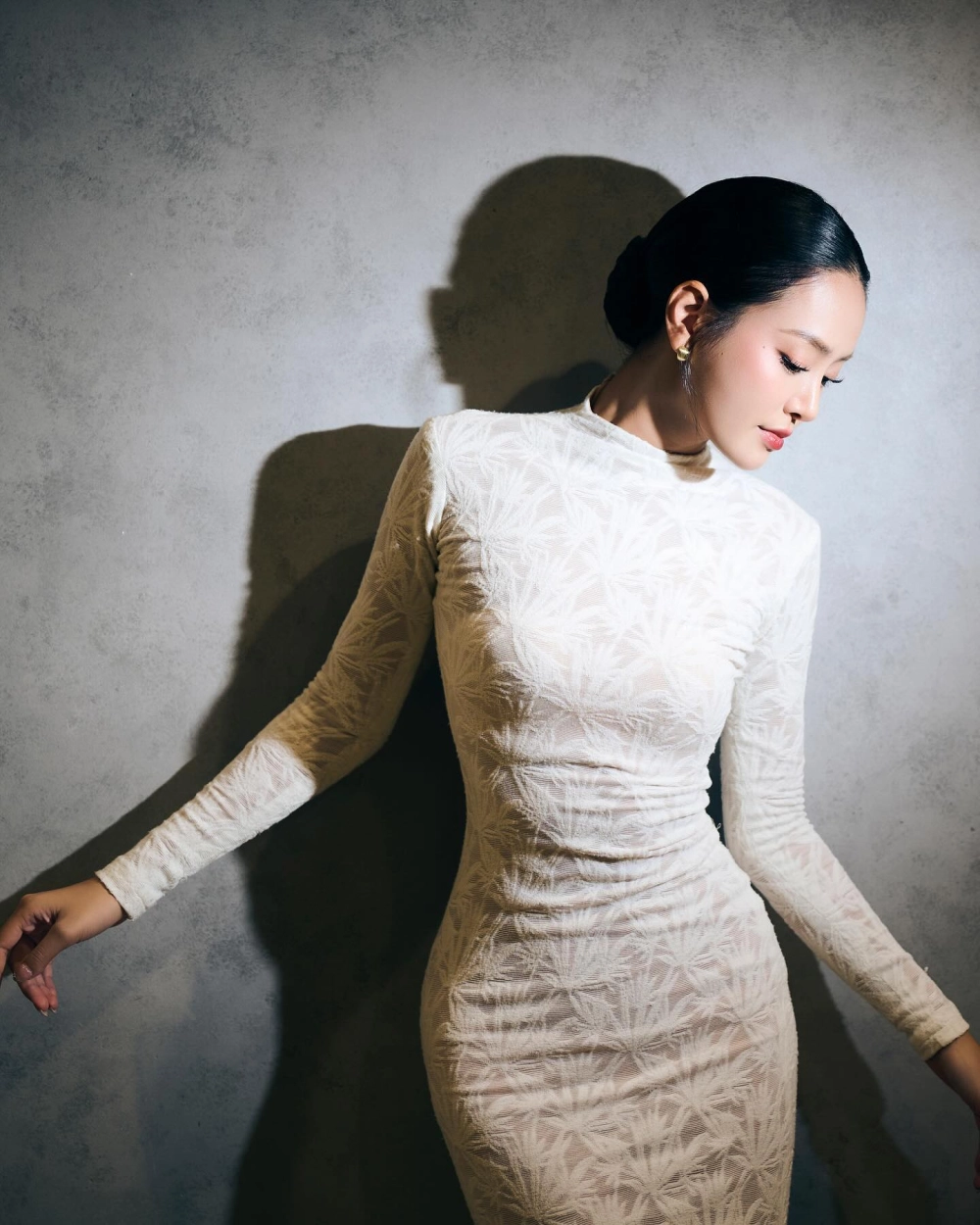 Hình bé gái đáng yêu và nụ cười trong veo, thuần khiết