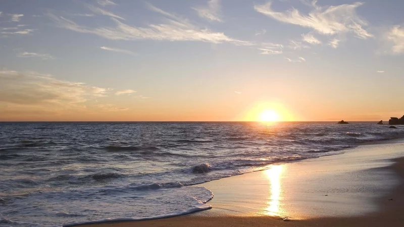 Hoàng hôn rực rỡ qua cảnh biển hoàng hôn đẹp