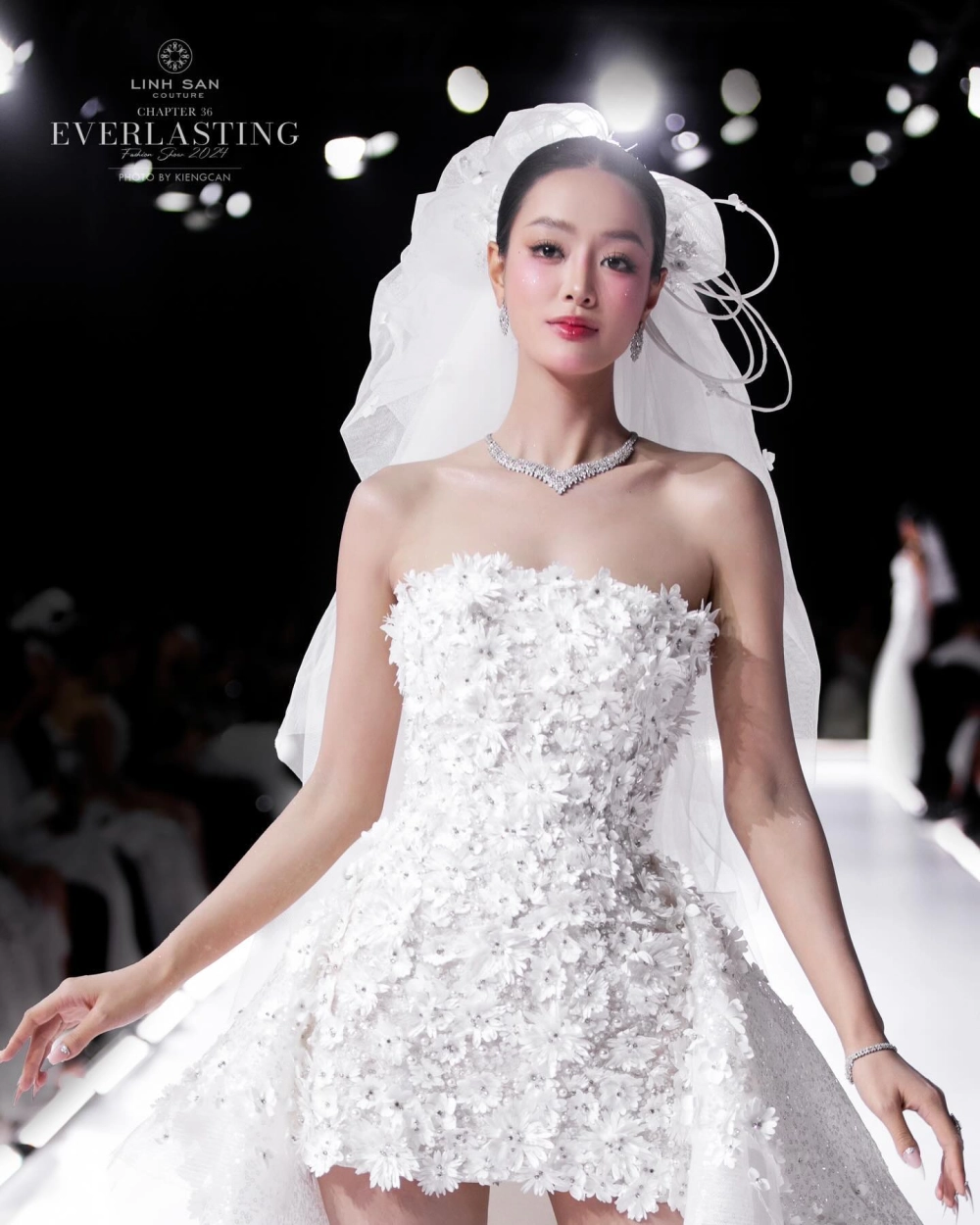 Bùi Khánh Linh sinh năm 2002 và nhan sắc rực rỡ, nóng bỏng