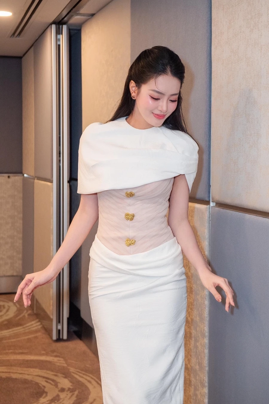 Bùi Khánh Linh instagram nơi cập nhật những hình ảnh nóng bỏng, sang chảnh