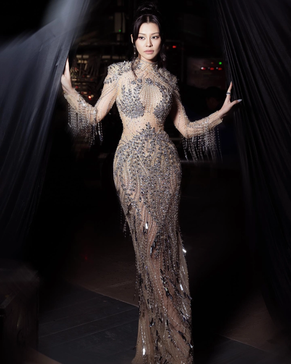 Mặt trăng Bùi Lan Hương ca khúc mới lạ và đầy tính thử nghiệm