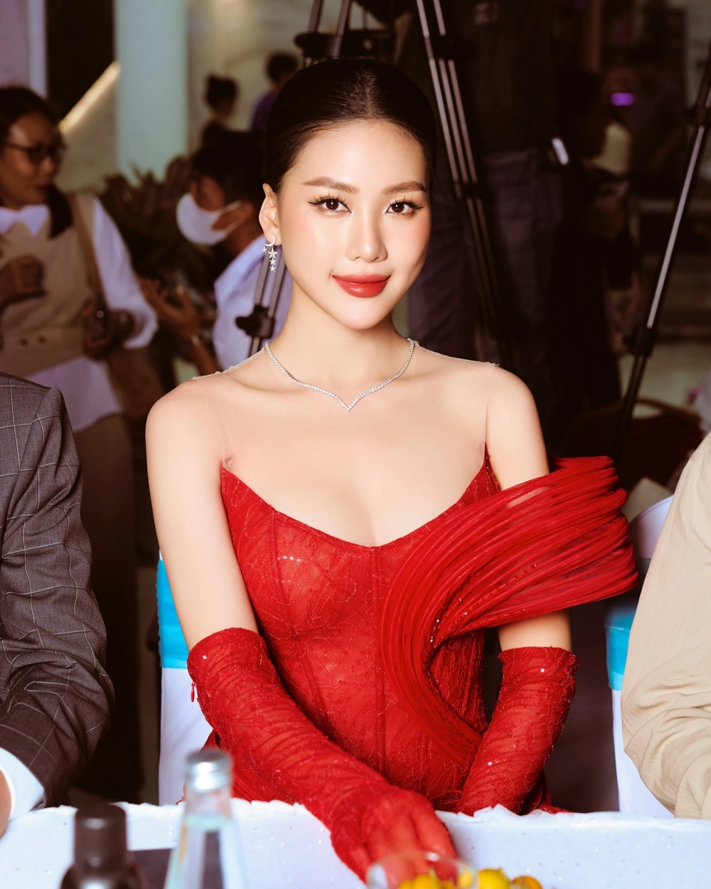 Hoa hậu Bùi Quỳnh Hoa là ai cô là người mẫu, hoa hậu đến từ Hà Nội