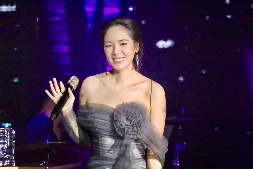 Ca sĩ Phương Linh instagram và phong cách thời trang sang trọng