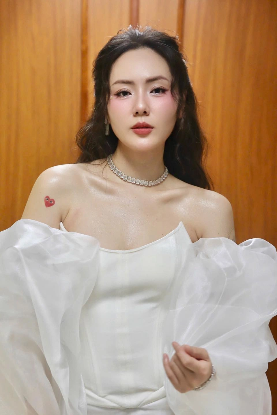 Ca sĩ Phương Linh sinh năm 1984 và nhan sắc mặn mà, quyến rũ